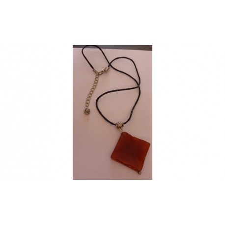 Collier Cuir Noir Carré Agate Marron